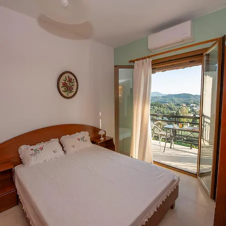 Kousos Arillas * Arílasz