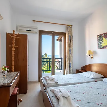 Kousos Arillas * Arílasz